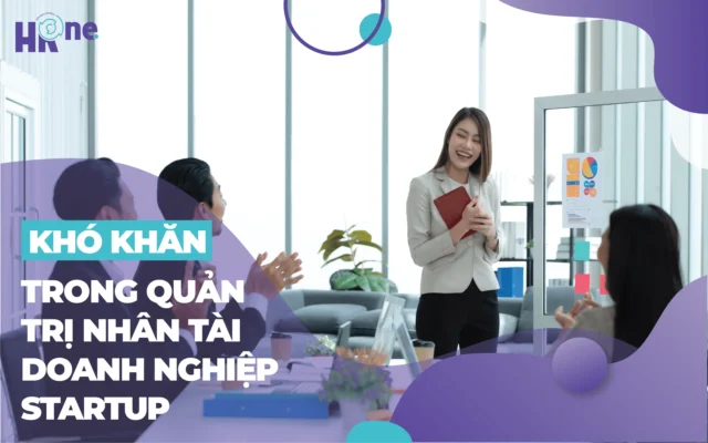 các nhân viên doanh nghiệp startup đang tán thưởng đồng nghiệp