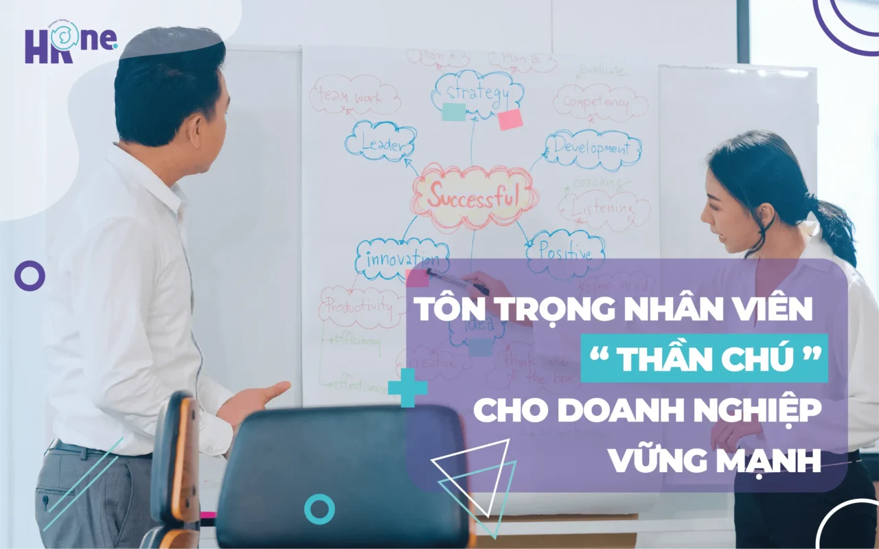 nhân viên và sếp đang cùng nhau thảo luận